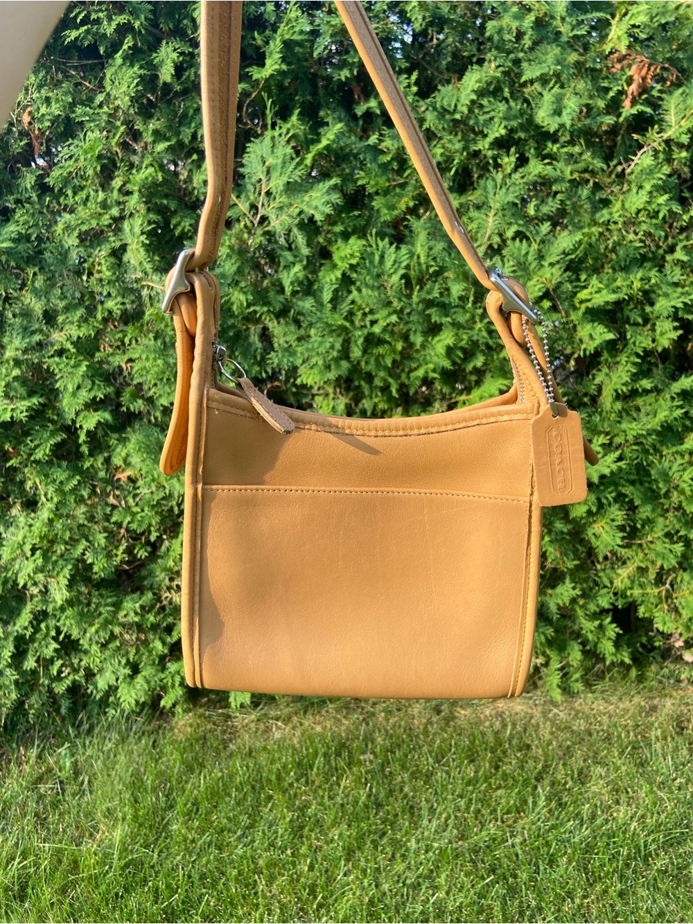 VINTAGE COACH BAG (RARE COLOR)